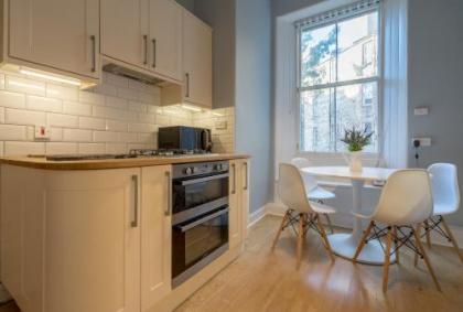 Edinburgh Serviced Apartment - image 9
