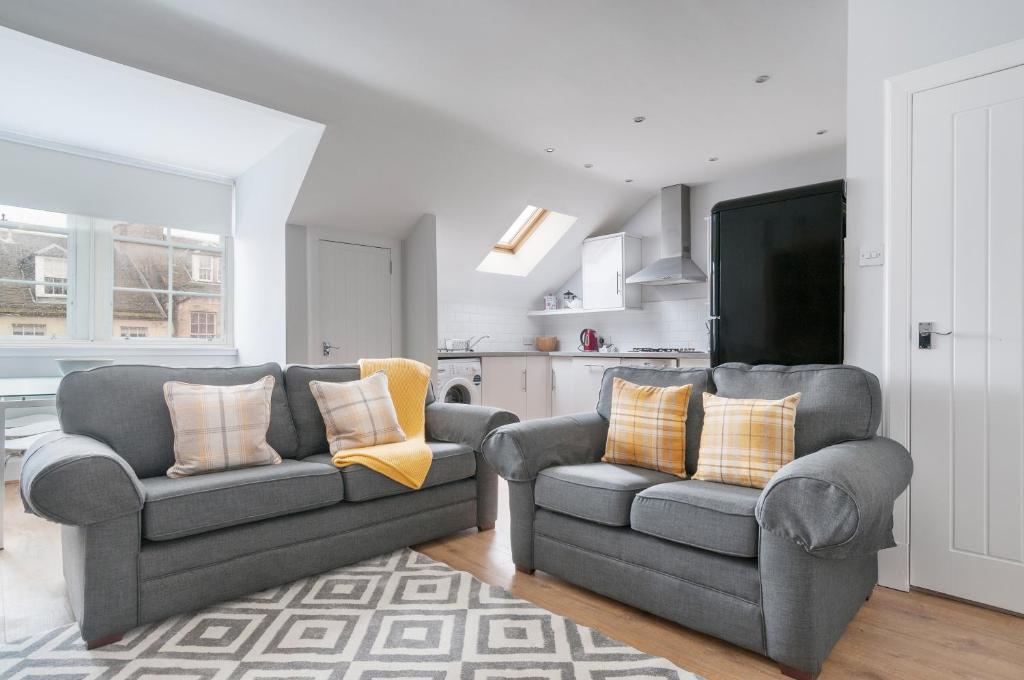 High Street Apartment - main image