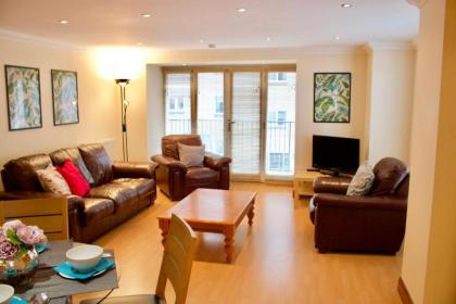 2 Bedroom Flat In Converted Distillery In Edinburgh - image 1