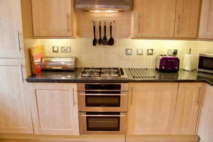 2 Bedroom Flat In Converted Distillery In Edinburgh - image 10