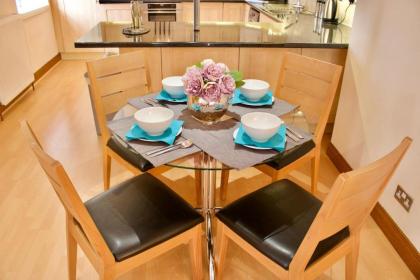2 Bedroom Flat In Converted Distillery In Edinburgh - image 13