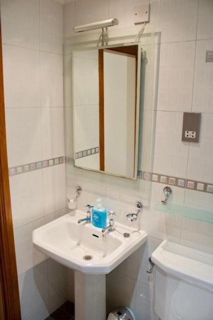 2 Bedroom Flat In Converted Distillery In Edinburgh - image 19