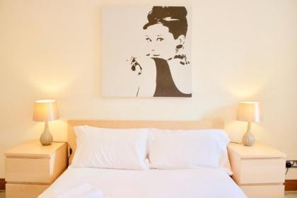 2 Bedroom Flat In Converted Distillery In Edinburgh - image 2