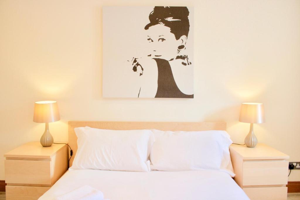2 Bedroom Flat In Converted Distillery In Edinburgh - image 2