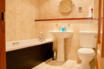2 Bedroom Flat In Converted Distillery In Edinburgh - image 20