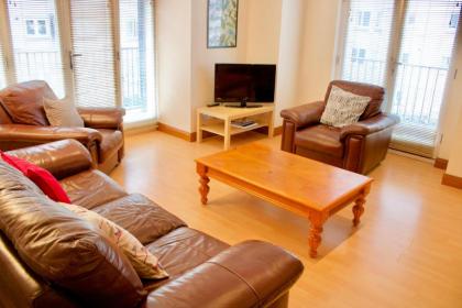 2 Bedroom Flat In Converted Distillery In Edinburgh - image 3