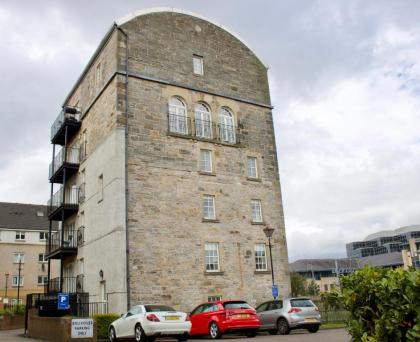 2 Bedroom Flat In Converted Distillery In Edinburgh - image 4