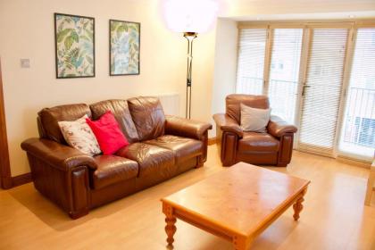 2 Bedroom Flat In Converted Distillery In Edinburgh - image 5