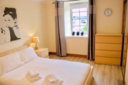 2 Bedroom Flat In Converted Distillery In Edinburgh - image 8