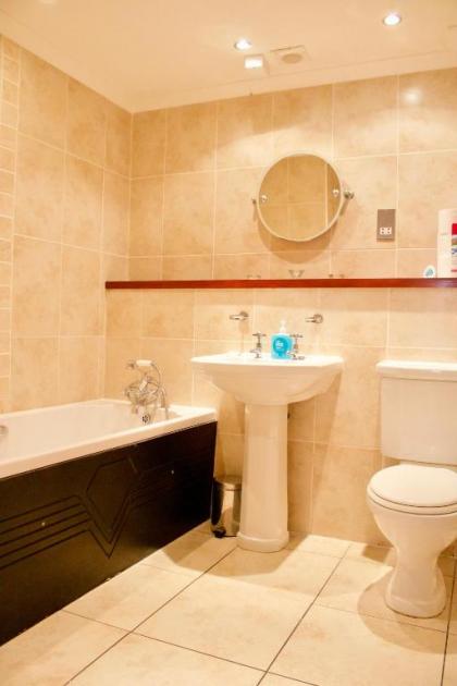 2 Bedroom Flat In Converted Distillery In Edinburgh - image 9