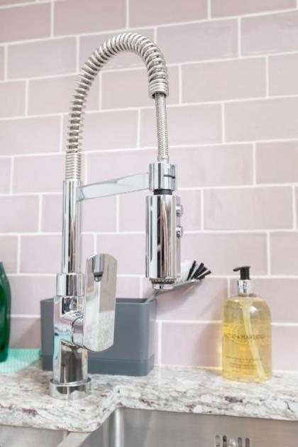 Beautifully Modernised New Town Home - image 11