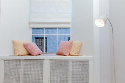 Beautifully Modernised New Town Home - image 15