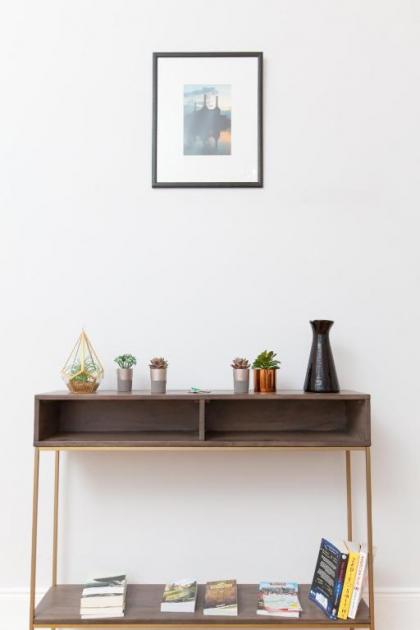 Beautifully Modernised New Town Home - image 16