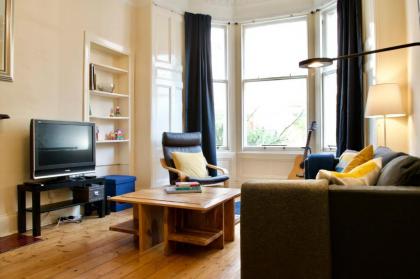 Beautiful 3 Bedroom Edinburgh Home - image 1