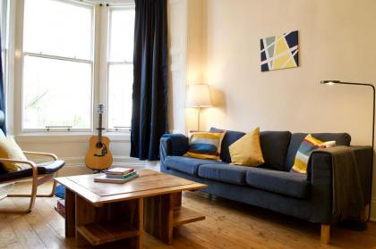 Beautiful 3 Bedroom Edinburgh Home - image 10