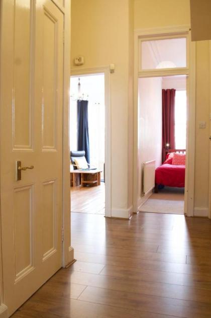 Beautiful 3 Bedroom Edinburgh Home - image 14