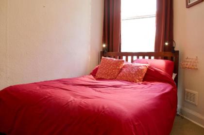 Beautiful 3 Bedroom Edinburgh Home - image 18