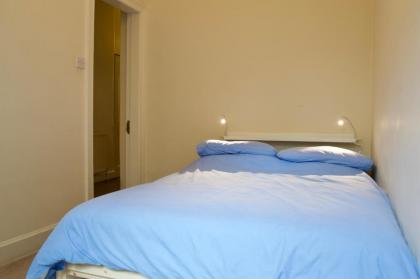 Beautiful 3 Bedroom Edinburgh Home - image 5