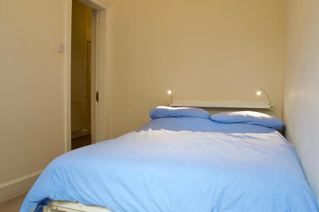 Beautiful 3 Bedroom Edinburgh Home - image 5