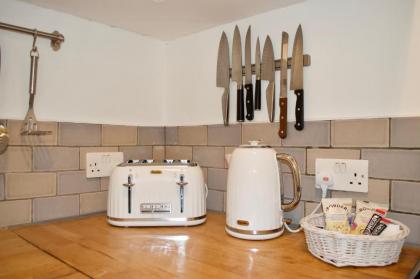 Bright And Comfortable 2 Bedroom Flat - image 2