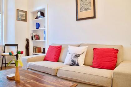 Bright And Comfortable 2 Bedroom Flat - image 4