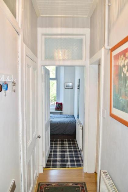 Bright And Comfortable 2 Bedroom Flat - image 5