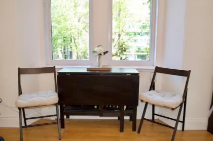 Bright And Comfortable 2 Bedroom Flat - image 7