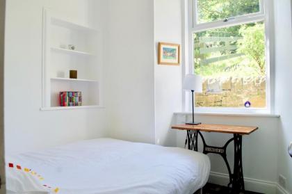 Bright And Comfortable 2 Bedroom Flat - image 8