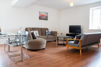 Spacious Flat In Converted Sugar Store - image 1