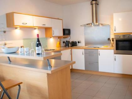 Spacious Flat In Converted Sugar Store - image 10