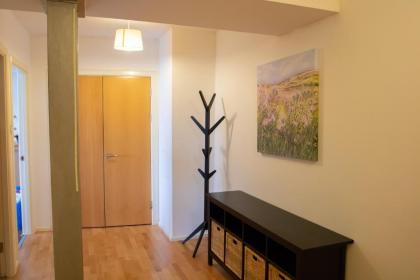 Spacious Flat In Converted Sugar Store - image 4