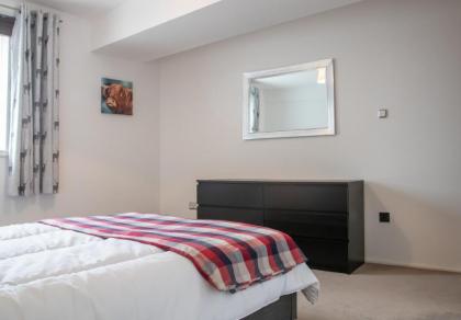 Spacious Flat In Converted Sugar Store - image 8