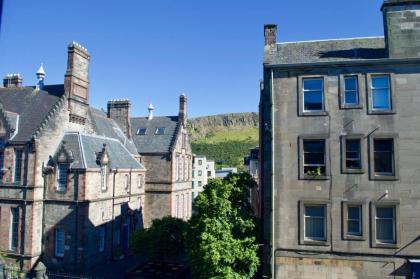 Extremely Central And Spacious Flat - image 12