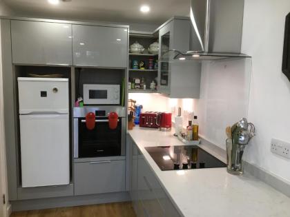 Bright Spacious 2 Bedroom Apartment in Stockbridge - image 10