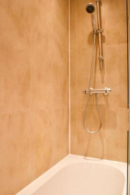 Bright Spacious 2 Bedroom Apartment in Stockbridge - image 3