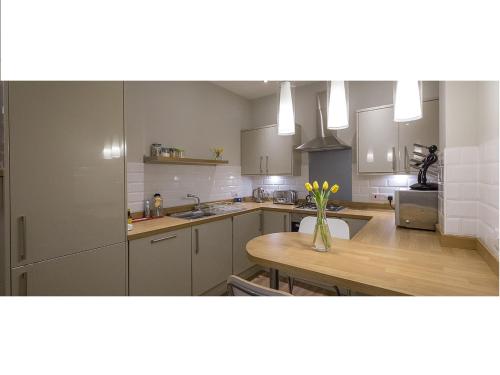 The Lane Apartment - image 4