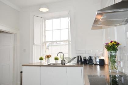Beautiful 1 Bedroom Apartment in Stockbridge - image 16