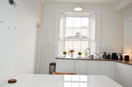 Beautiful 1 Bedroom Apartment in Stockbridge - image 6