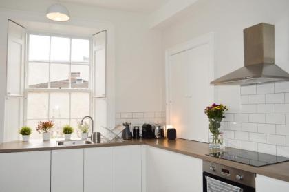 Beautiful 1 Bedroom Apartment in Stockbridge - image 7