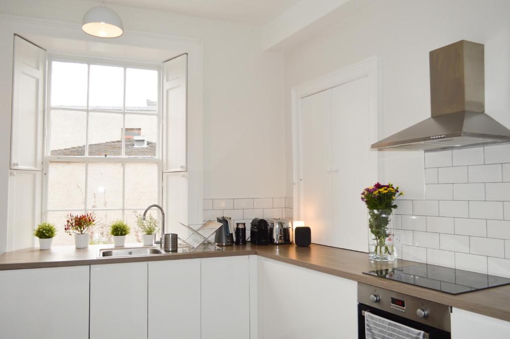 Beautiful 1 Bedroom Apartment in Stockbridge - image 7