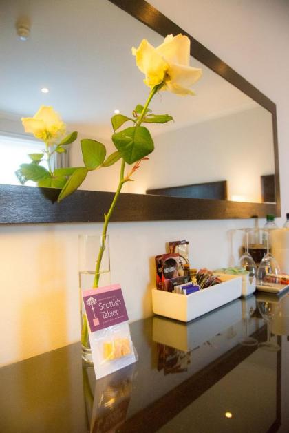 Aaron Glen Apartments - image 6