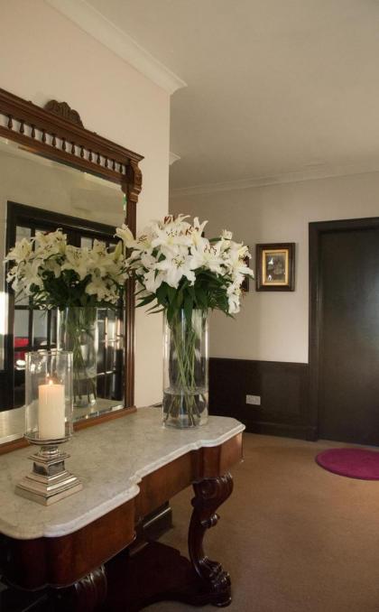 Aaron Glen Apartments - image 7