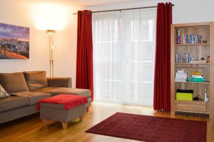 Modern 2 Bedroom Property in Central Edinburgh - image 1