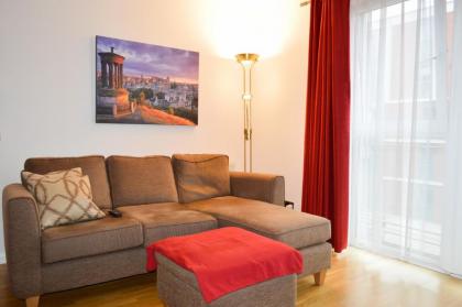 Modern 2 Bedroom Property in Central Edinburgh - image 7