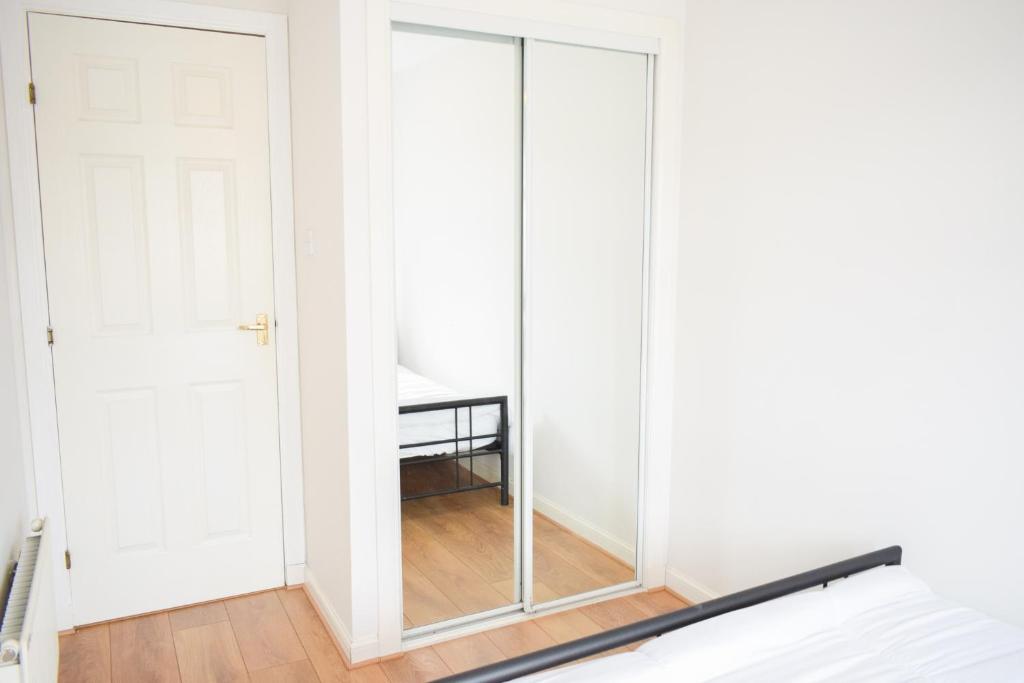 City Centre 2 Bedroom Apartment - image 4
