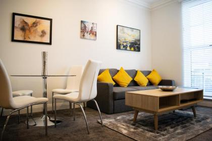 2 Bedroom Apartment in City Centre - image 1