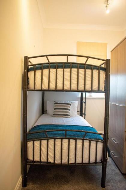 2 Bedroom Apartment in City Centre - image 10