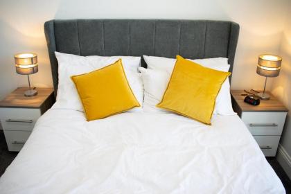 2 Bedroom Apartment in City Centre - image 3