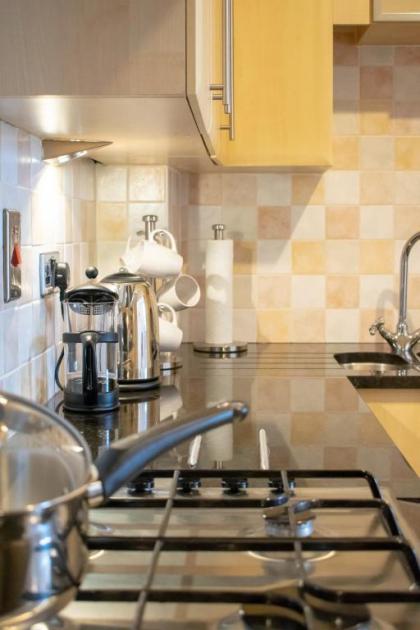 2 Bedroom Apartment in City Centre - image 6