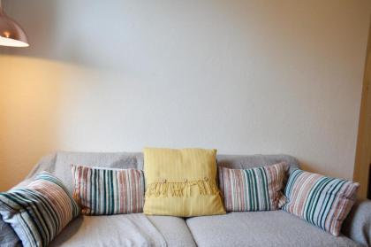 Bright and Quiet Edinburgh Home - image 11